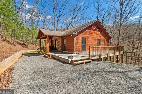 82 Oak Leaf Ln, Ellijay, GA 30540
