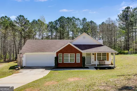 21 Carey Ct, Grantville, GA 30220