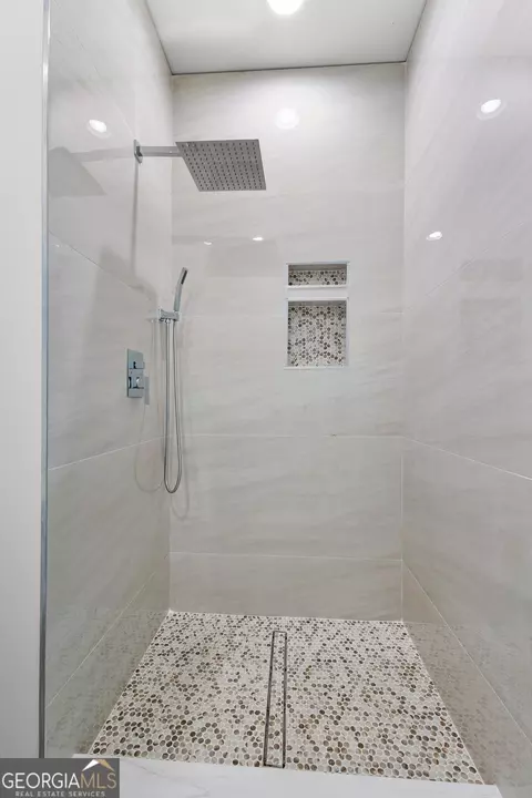 Bath - 212 S Smith Rd, Lagrange, GA 30241 photo 10 of 15
