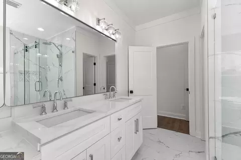 Bath - 212 S Smith Rd, Lagrange, GA 30241 photo 6 of 15