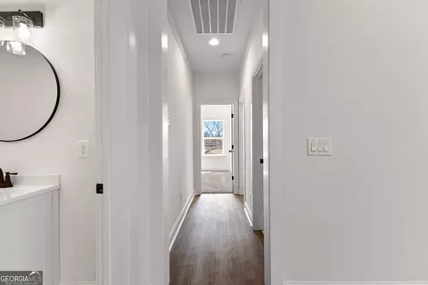 Entry Way - 212 S Smith Rd, Lagrange, GA 30241 photo 7 of 8