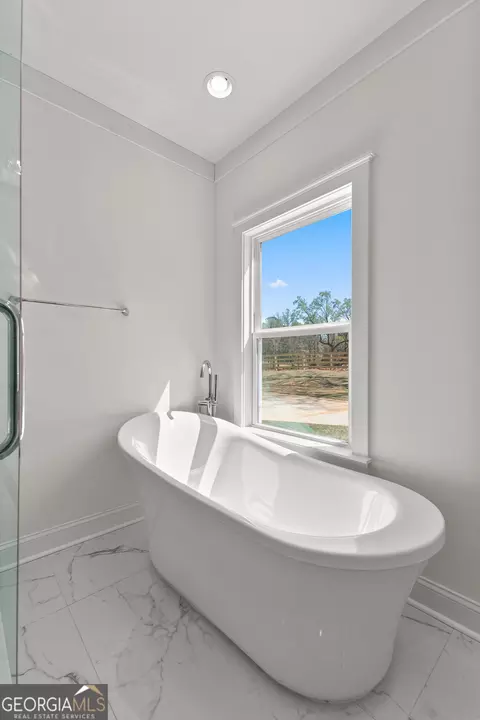 Bath - 212 S Smith Rd, Lagrange, GA 30241 photo 4 of 15