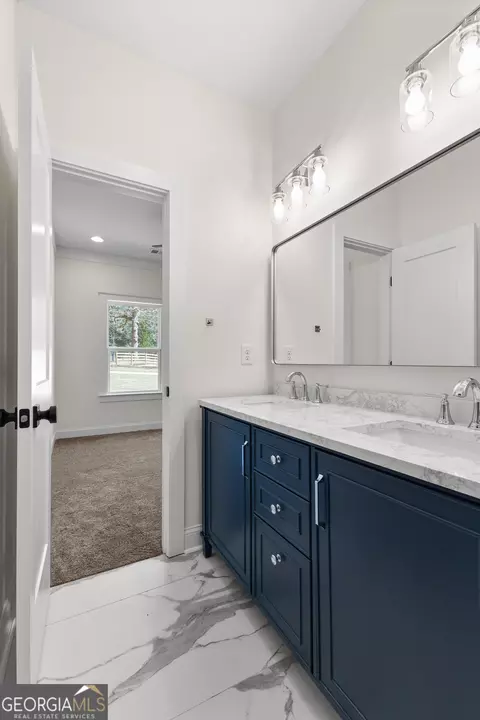 Bath - 212 S Smith Rd, Lagrange, GA 30241 photo 12 of 15