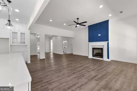 Living - 212 S Smith Rd, Lagrange, GA 30241 photo 3 of 4