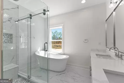 Bath - 212 S Smith Rd, Lagrange, GA 30241 photo 3 of 15