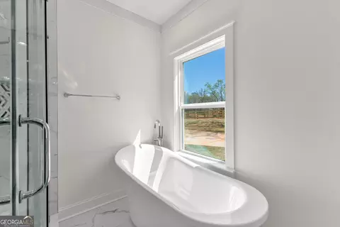 Bath - 212 S Smith Rd, Lagrange, GA 30241 photo 5 of 15