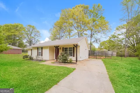 185 Grove Creek Dr, Locust Grove, GA 30248