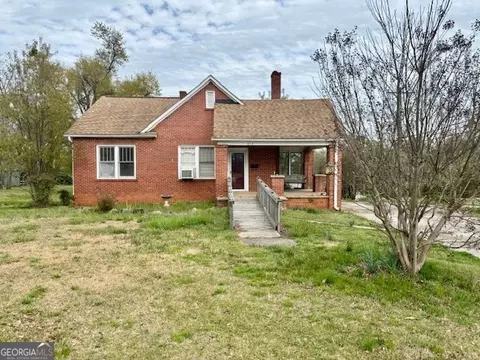 613 S Townville St, Seneca, SC 29678