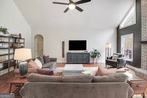 Living - 845 Streamside Dr, Mcdonough, GA 30252 photo 4 of 10