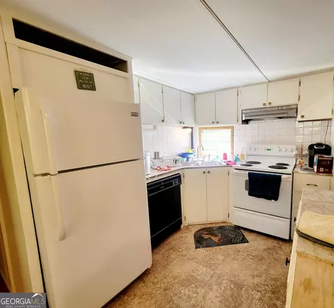 Kitchen - 1073 County Line Rd 442, Five Points, AL 36855 photo 1 of 1