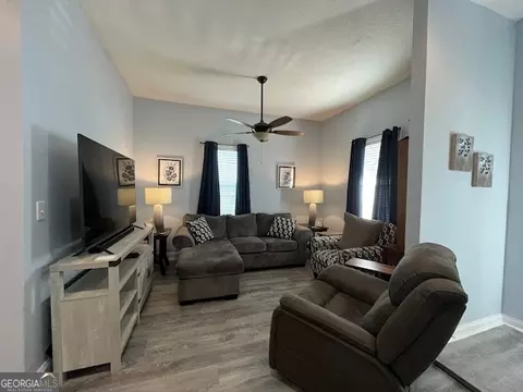 Living - 421 Jefferson St, Lagrange, GA 30240 photo 2 of 5