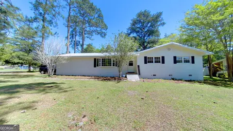 18 Hugh St, Thomasville, GA 31792
