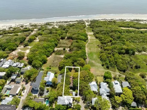 4214 6th St, St. Simons, GA 31522