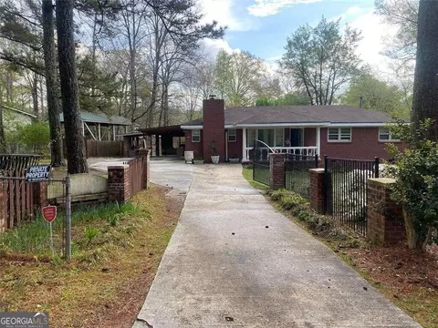 624 Long Cir, Lawrenceville, GA 30044