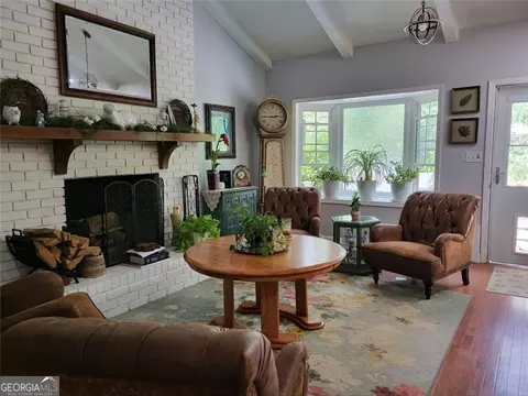 Living - 19 Ridgeview Hts, Toccoa, GA 30577 photo 2 of 2