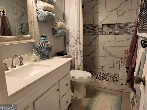 Bath - 19 Ridgeview Hts, Toccoa, GA 30577 photo 1 of 4