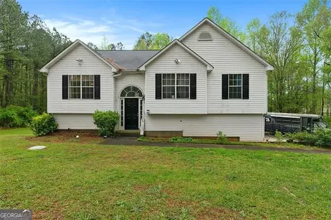 10 Hawks Nest Dr, Sharpsburg, GA 30277