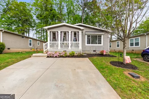 63 Willow Dr E, Newnan, GA 30263