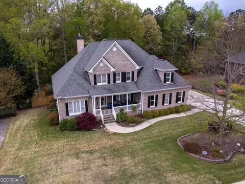 916 Edgewater Dr, Loganville, GA 30052