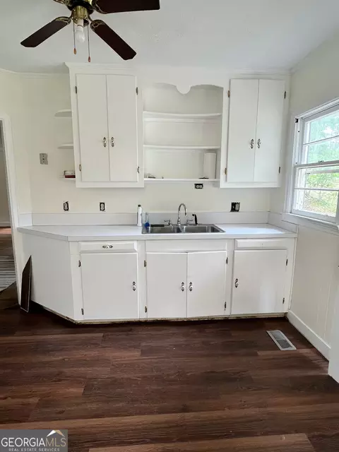 224 Memorial Dr, Barnesville, GA 30204 photo 3