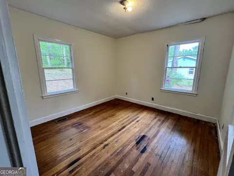 224 Memorial Dr, Barnesville, GA 30204 photo 8