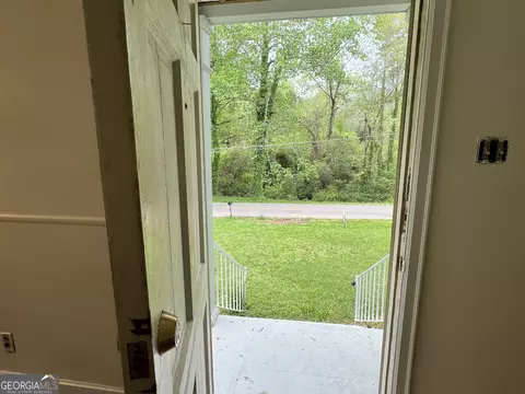 224 Memorial Dr, Barnesville, GA 30204 photo 9
