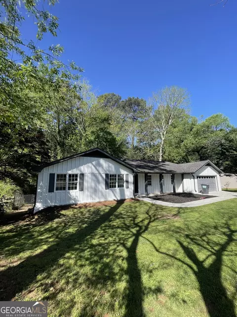 533 Emily Dr SW, Lilburn, GA 30047