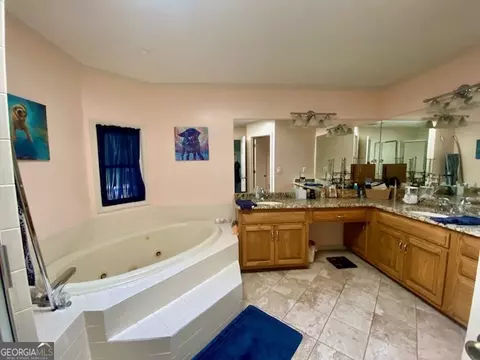 Bath - 1105 Priddy Rd, Lagrange, GA 30241 photo 2 of 5