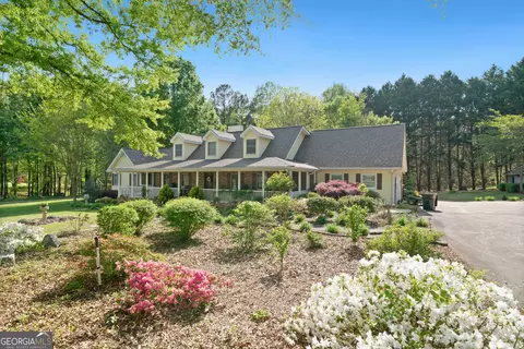 2760 Bay Ridge Dr, Loganville, GA 30052