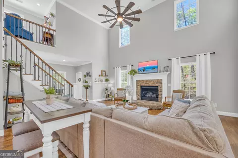 Living - 299 Foxdale Dr, Toccoa, GA 30577 photo 5 of 12