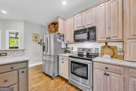 Kitchen - 299 Foxdale Dr, Toccoa, GA 30577 photo 6 of 14