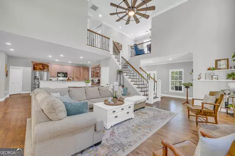 Living - 299 Foxdale Dr, Toccoa, GA 30577 photo 7 of 12