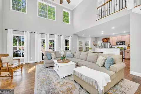 Living - 299 Foxdale Dr, Toccoa, GA 30577 photo 9 of 12