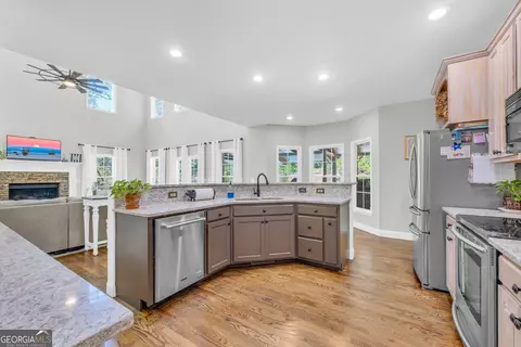 Kitchen - 299 Foxdale Dr, Toccoa, GA 30577 photo 10 of 14