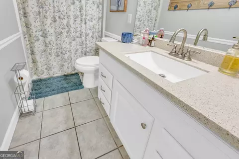 Bath - 299 Foxdale Dr, Toccoa, GA 30577 photo 3 of 12