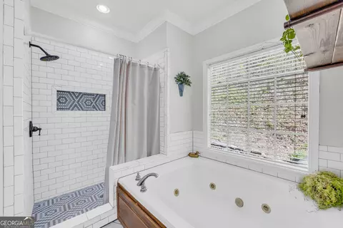 Bath - 299 Foxdale Dr, Toccoa, GA 30577 photo 6 of 12