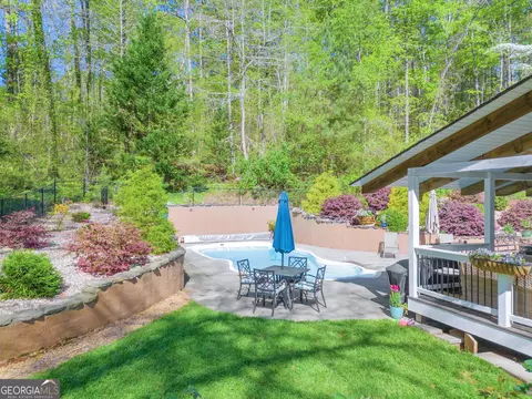 Exterior - 299 Foxdale Dr, Toccoa, GA 30577 photo 10 of 26
