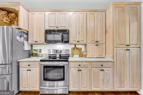 Kitchen - 299 Foxdale Dr, Toccoa, GA 30577 photo 7 of 14