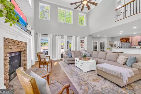 Living - 299 Foxdale Dr, Toccoa, GA 30577 photo 2 of 12