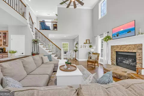 Living - 299 Foxdale Dr, Toccoa, GA 30577 photo 6 of 12