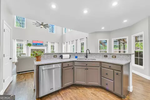 Kitchen - 299 Foxdale Dr, Toccoa, GA 30577 photo 5 of 14