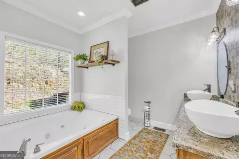 Bath - 299 Foxdale Dr, Toccoa, GA 30577 photo 4 of 12