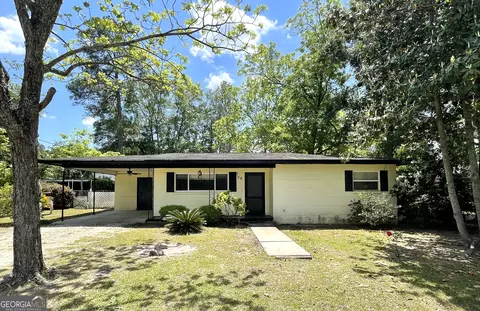 706 Elton St, Claxton, GA 30417
