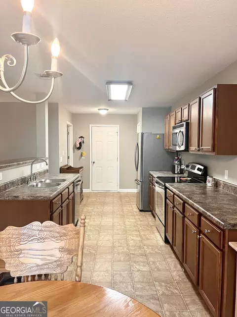 303 Haddenham Ct, Perry, GA 31069 photo 8