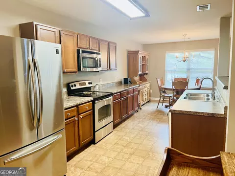 303 Haddenham Ct, Perry, GA 31069 photo 4