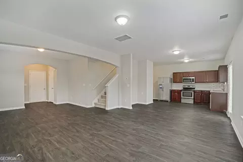 411 Bandelier Cir, Hampton, GA 30228 photo 4