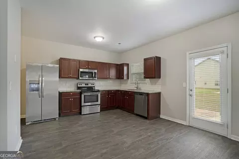 411 Bandelier Cir, Hampton, GA 30228 photo 5