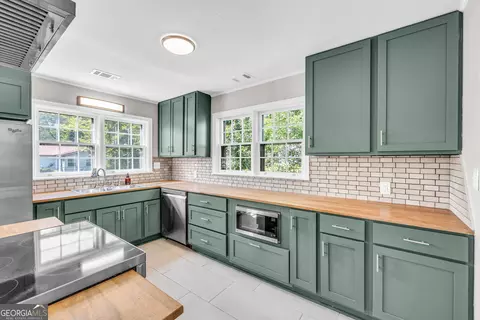Kitchen - 525 Skyview Ln, Toccoa, GA 30577 photo 1 of 5