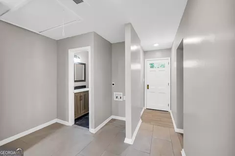 Entry Way - 525 Skyview Ln, Toccoa, GA 30577 photo 3 of 3