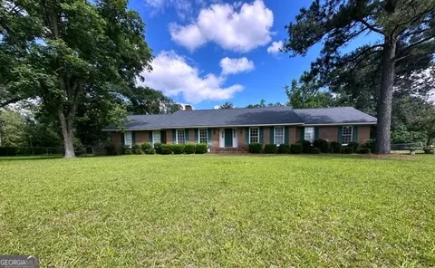 20 River St, Lumber City, GA 31549